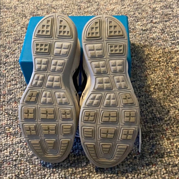 Nike Shoe - Picture 3 of 4